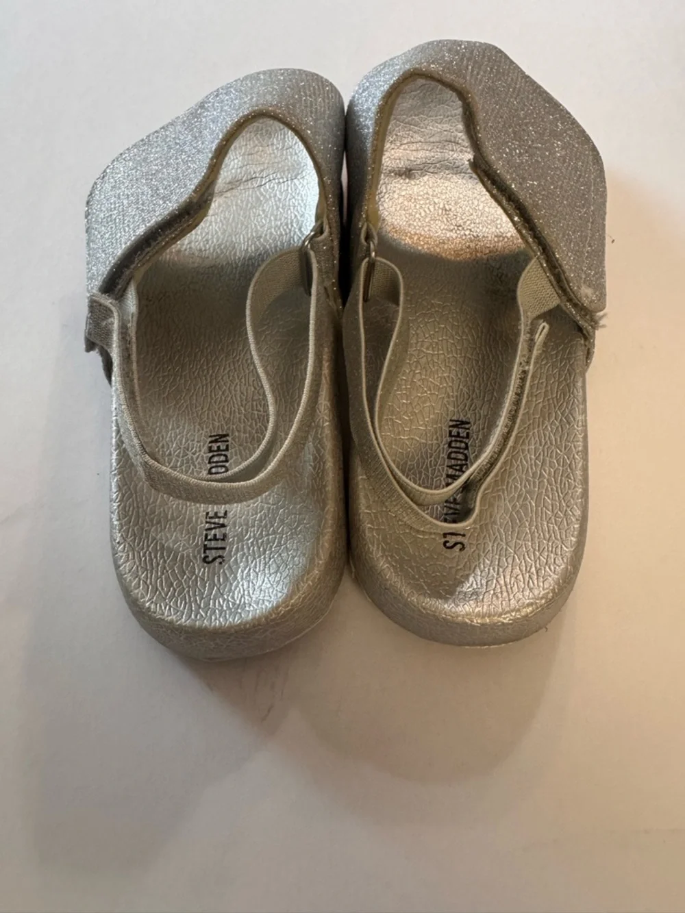 Steve Madden Kids Glitter Silver Slide Sandals with Elastic Stap
